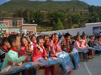 筑夢計劃之唯美電腦教室——唯美L&D陶瓷圓山區孩子“電腦夢”